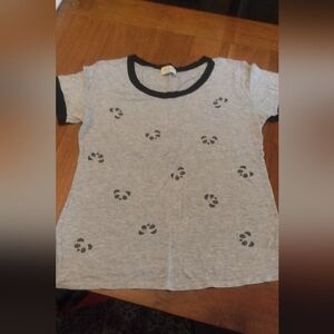 Free Kisses Gray and Black Panda Print Short Sleeve Tee, Sz S Adult/ XL Girl's.